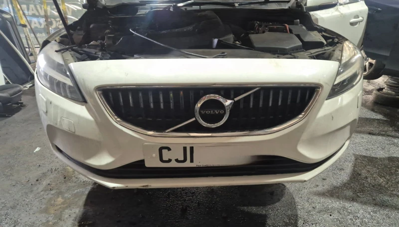 Volvo V40 1.6.2.0d части , снимка 2 - Автомобили и джипове - 18111604