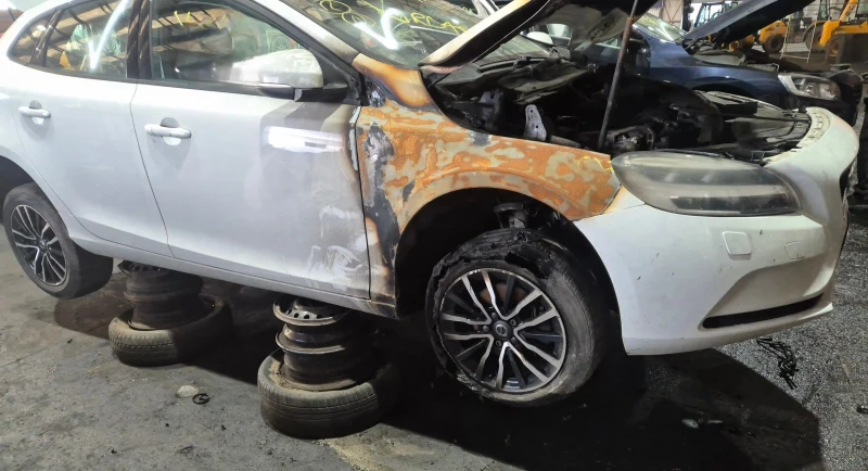 Volvo V40 1.6.2.0d части , снимка 4 - Автомобили и джипове - 18111604