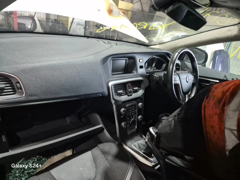 Volvo V40 1.6.2.0d части , снимка 7 - Автомобили и джипове - 18111604