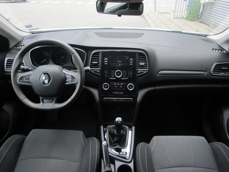 Renault Megane 1.5 dCi, снимка 8 - Автомобили и джипове - 41405821