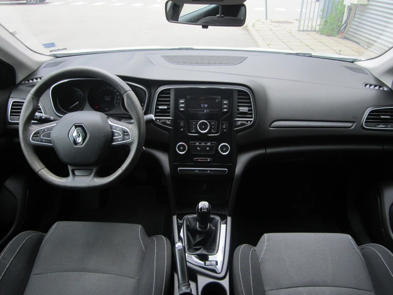 Renault Megane 1.5 dCi, снимка 8 - Автомобили и джипове - 41405821