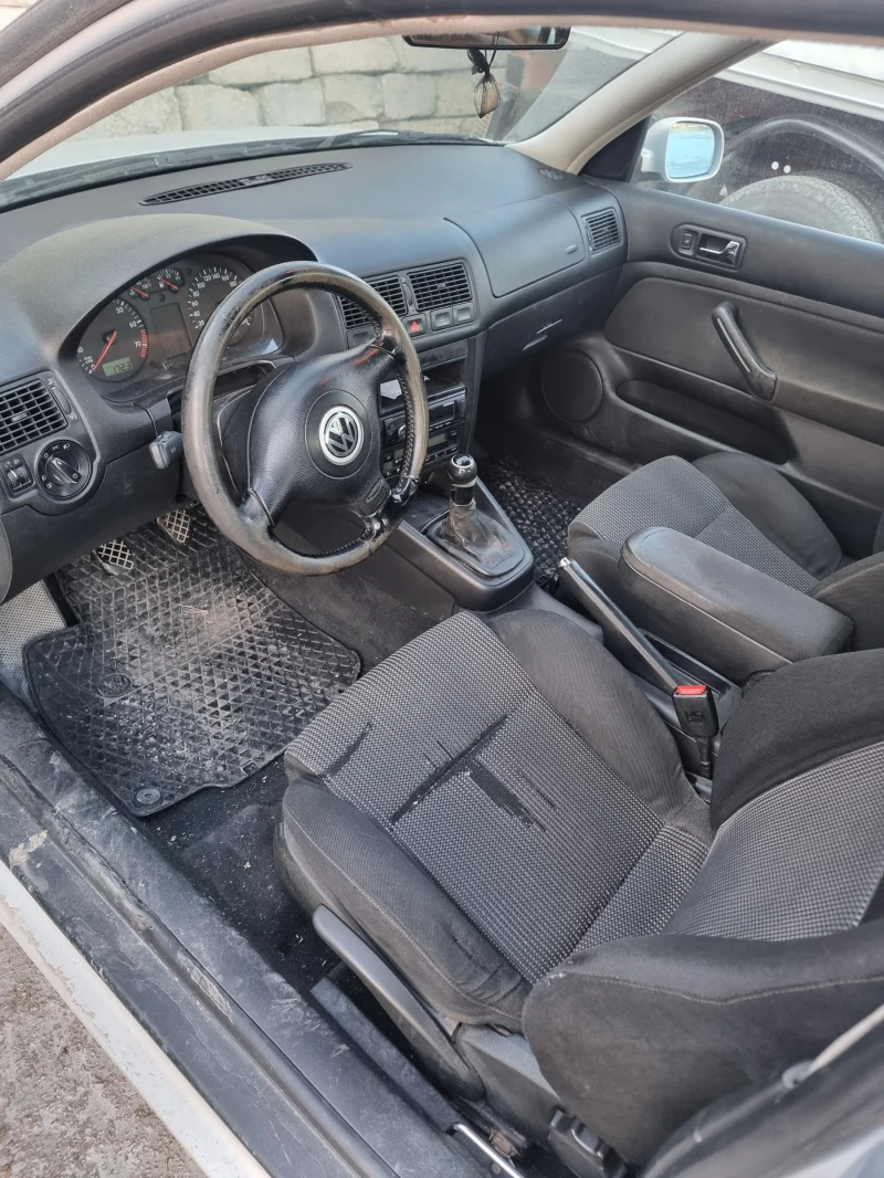 VW Golf, снимка 4 - Автомобили и джипове - 48299430