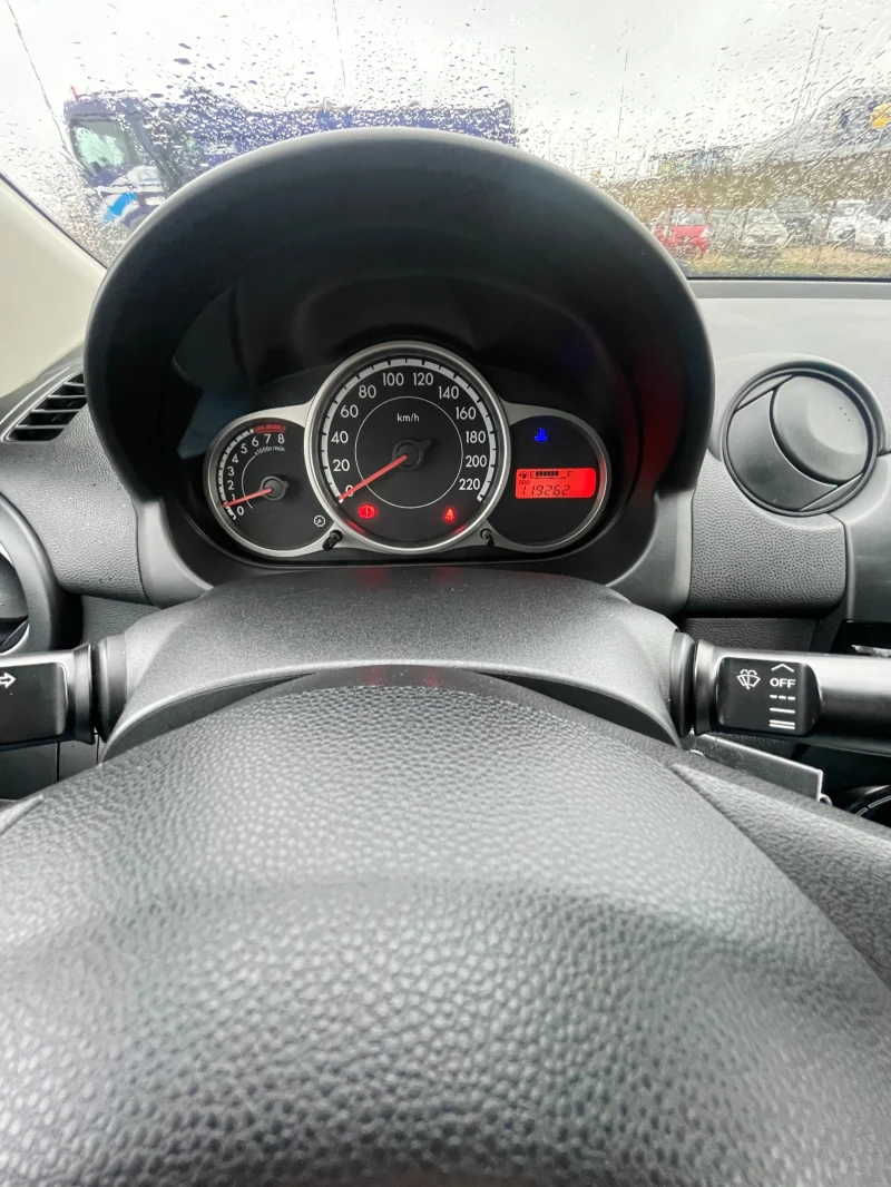 Mazda 2 1.3I, снимка 12 - Автомобили и джипове - 49176232