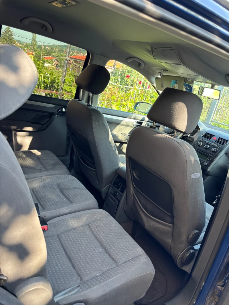 VW Touran, снимка 16 - Автомобили и джипове - 52667329