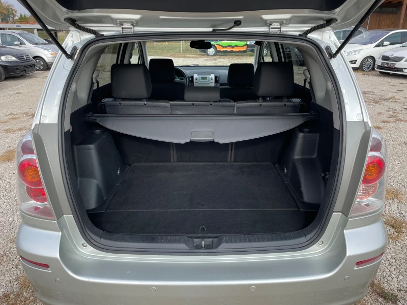 Toyota Corolla verso 1.6i , снимка 9 - Автомобили и джипове - 52409519