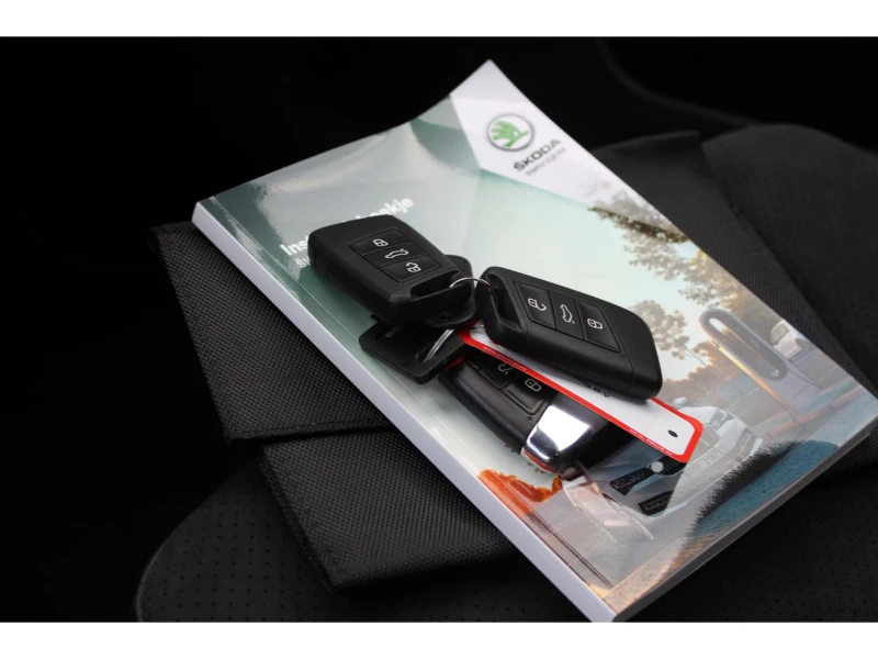 Skoda Superb 1.4 TSI Sportline - Хибрид, снимка 11 - Автомобили и джипове - 52660211