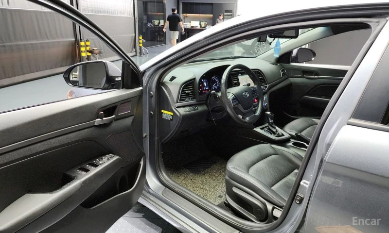 Hyundai Elantra, снимка 10 - Автомобили и джипове - 53188693