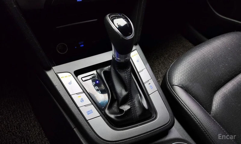 Hyundai Elantra, снимка 9 - Автомобили и джипове - 53188693