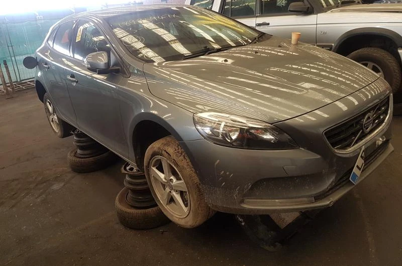 Volvo V40 1.6dчасти  - [1] 