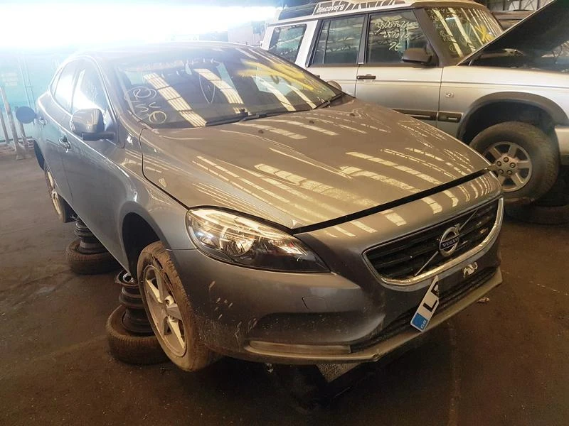 Volvo V40 1.6dчасти , снимка 2 - Автомобили и джипове - 18111604