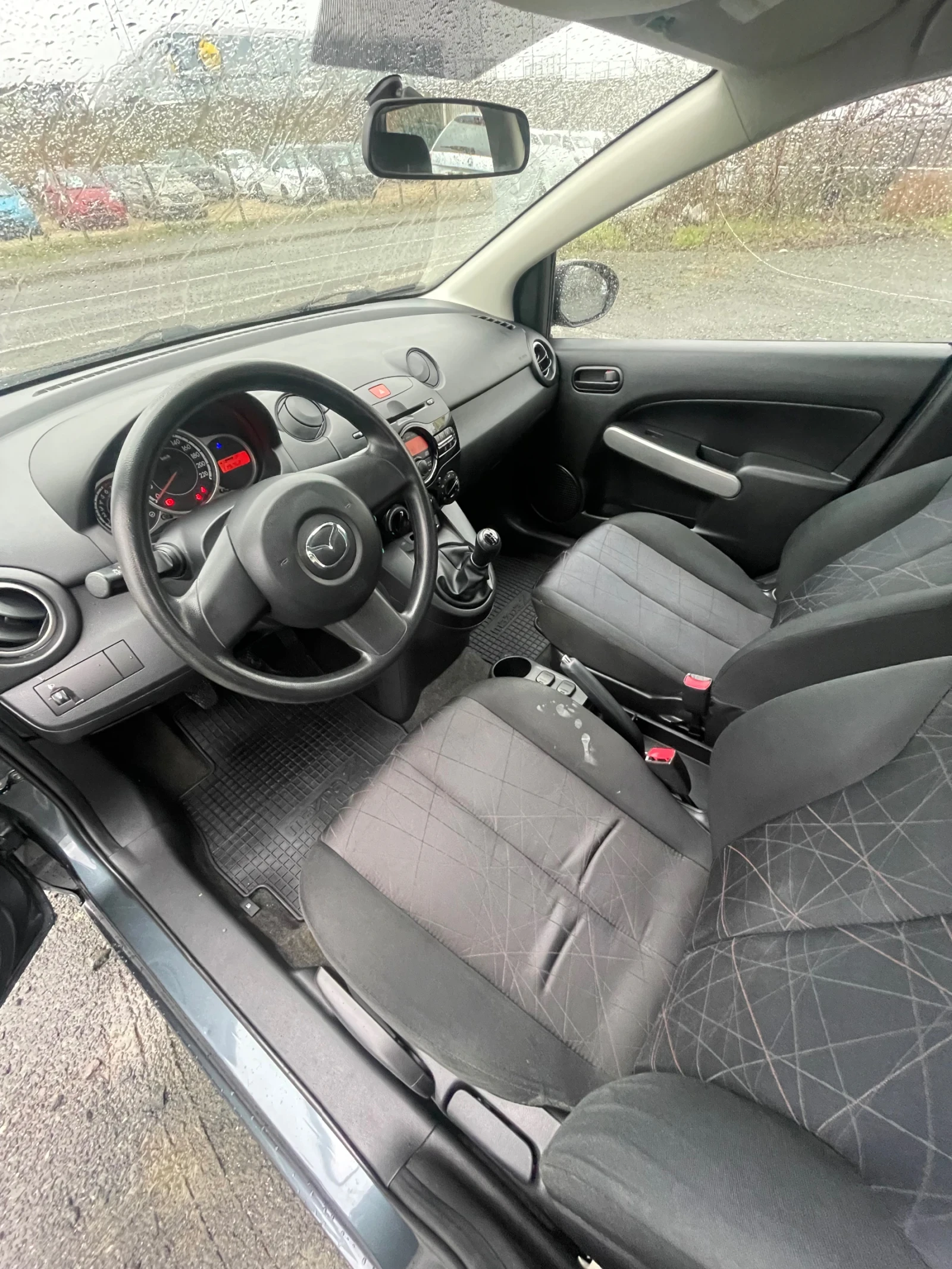 Mazda 2 1.3I - изображение 7