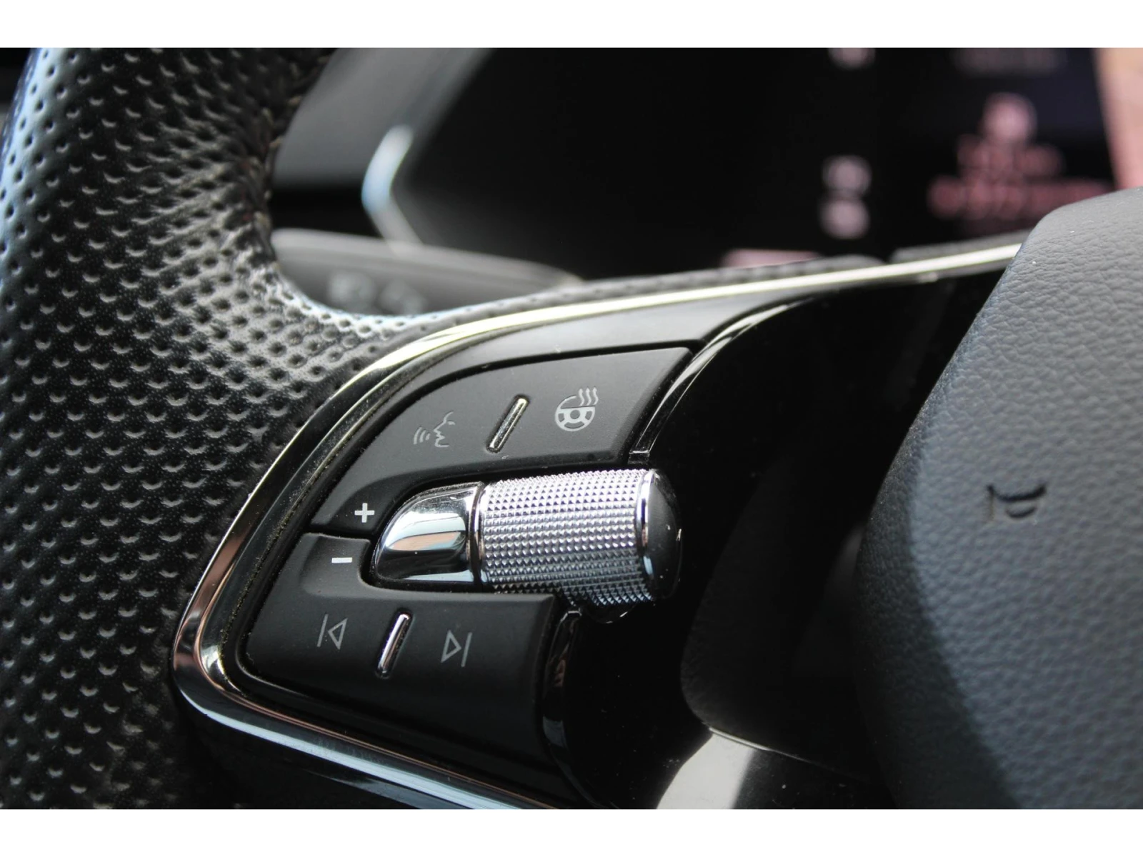 Skoda Superb 1.4 TSI Sportline - Хибрид - изображение 9