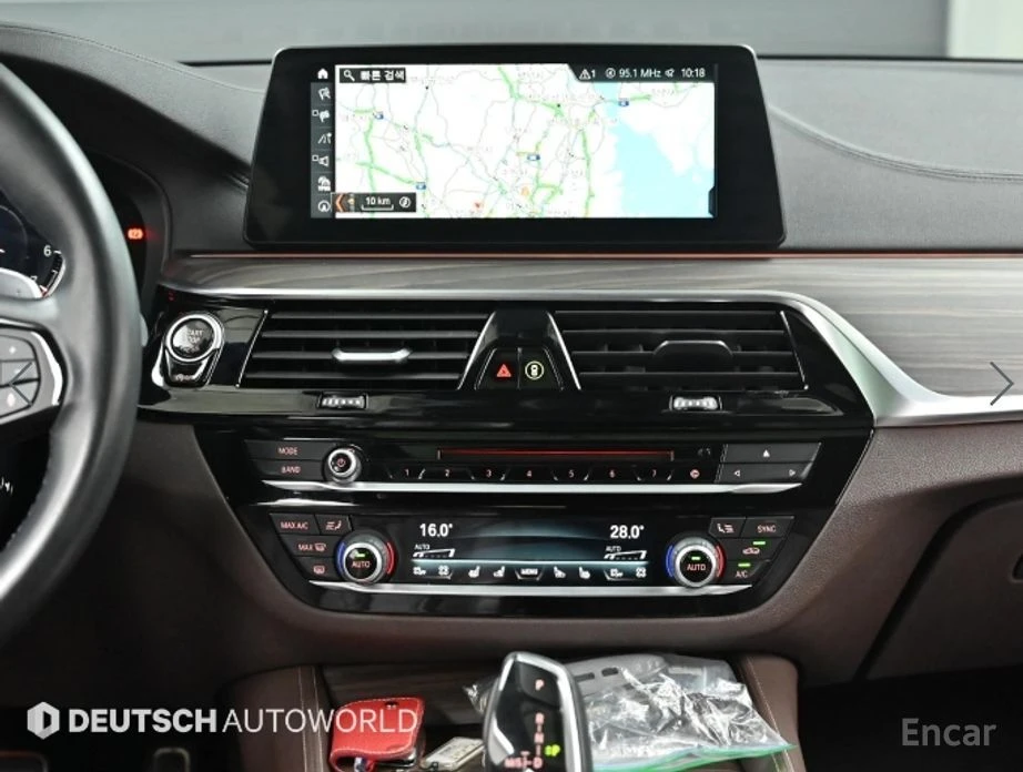 BMW 530 i xDrive* M Sport Plus* HEAD-UP* ОБДУХВАНЕ* 360 CA, снимка 12 - Автомобили и джипове - 53984896