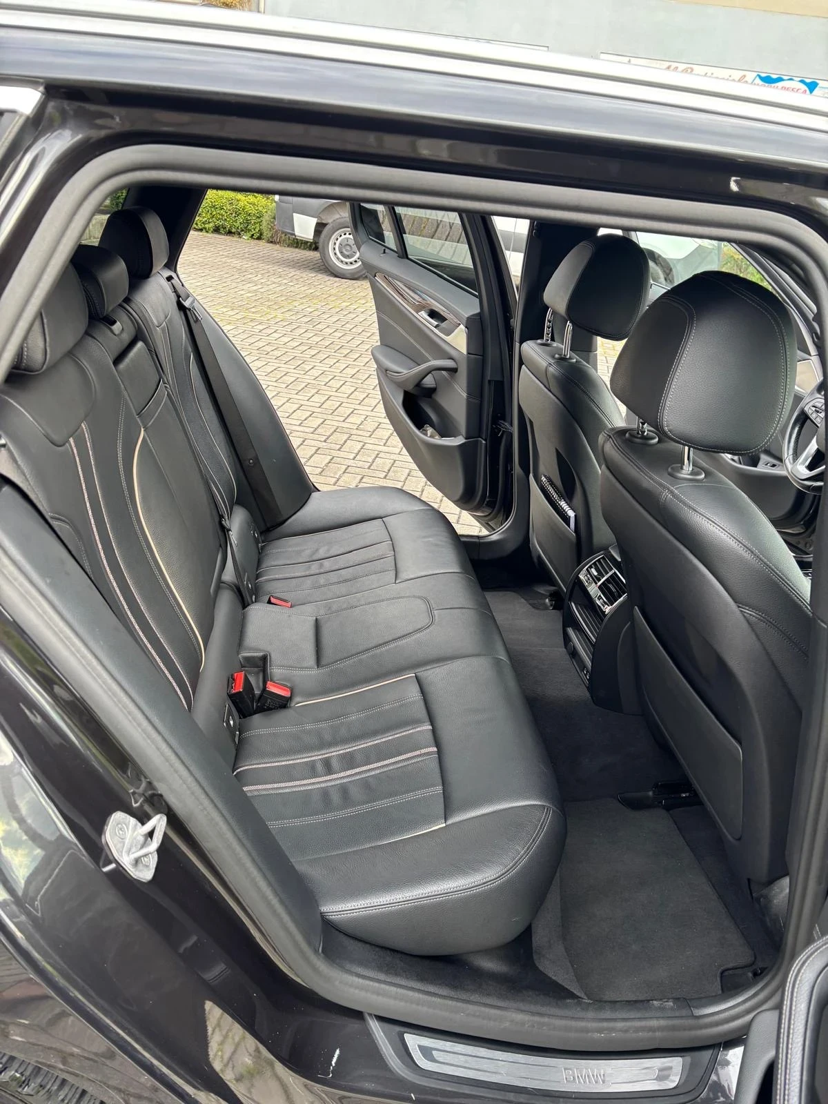 BMW 520 48V xDrive Touring Msport, снимка 7 - Автомобили и джипове - 54040695