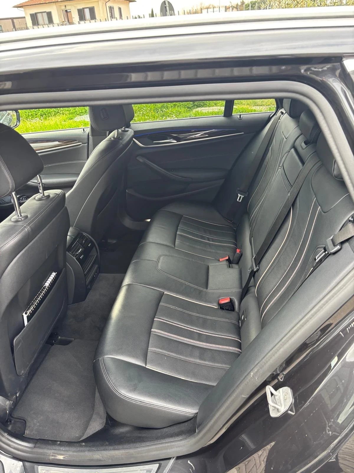 BMW 520 48V xDrive Touring Msport, снимка 8 - Автомобили и джипове - 54040695