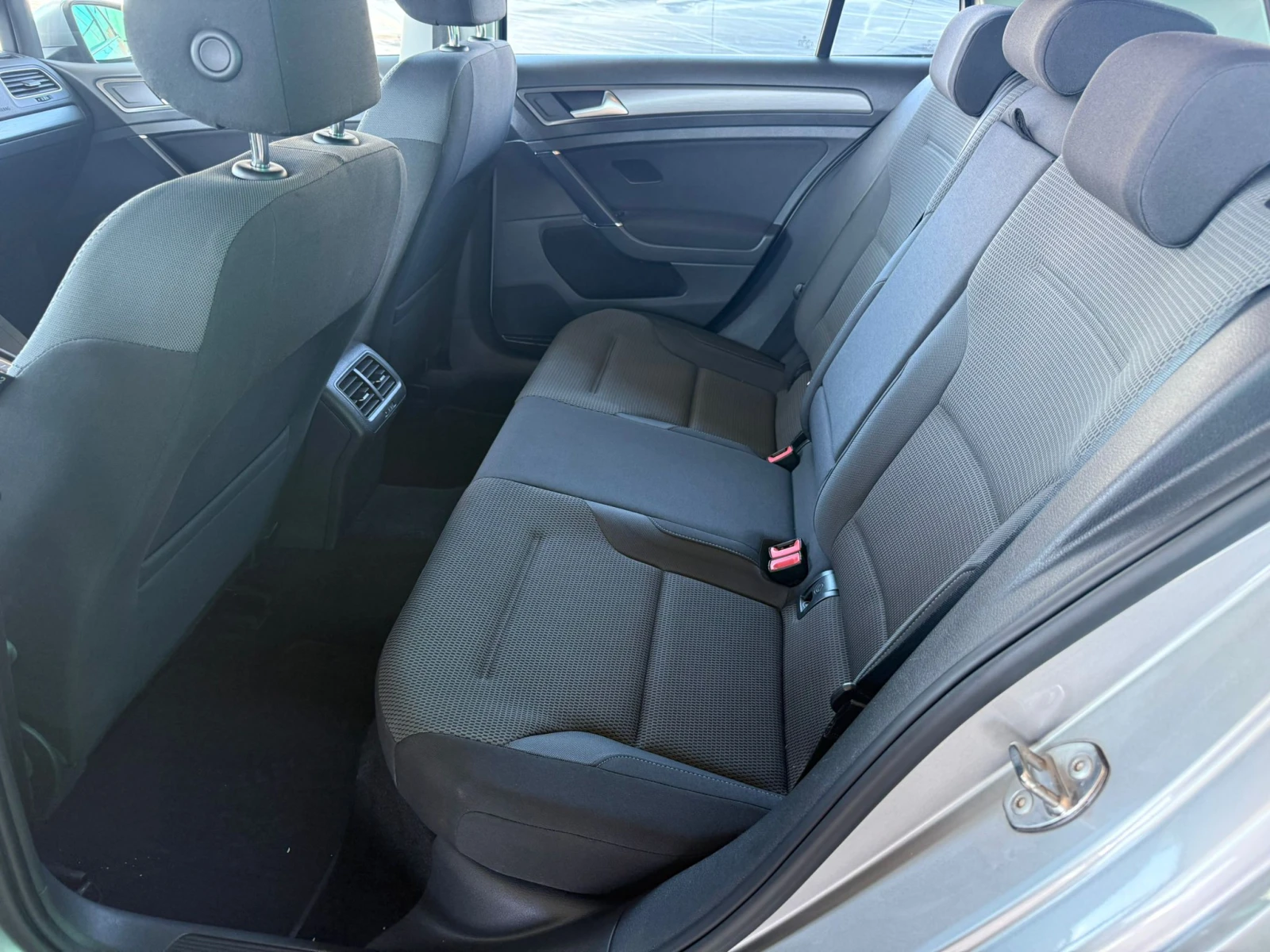 VW Golf 1.6TDI* Navi* Podgrev* TOP* , снимка 13 - Автомобили и джипове - 54147092