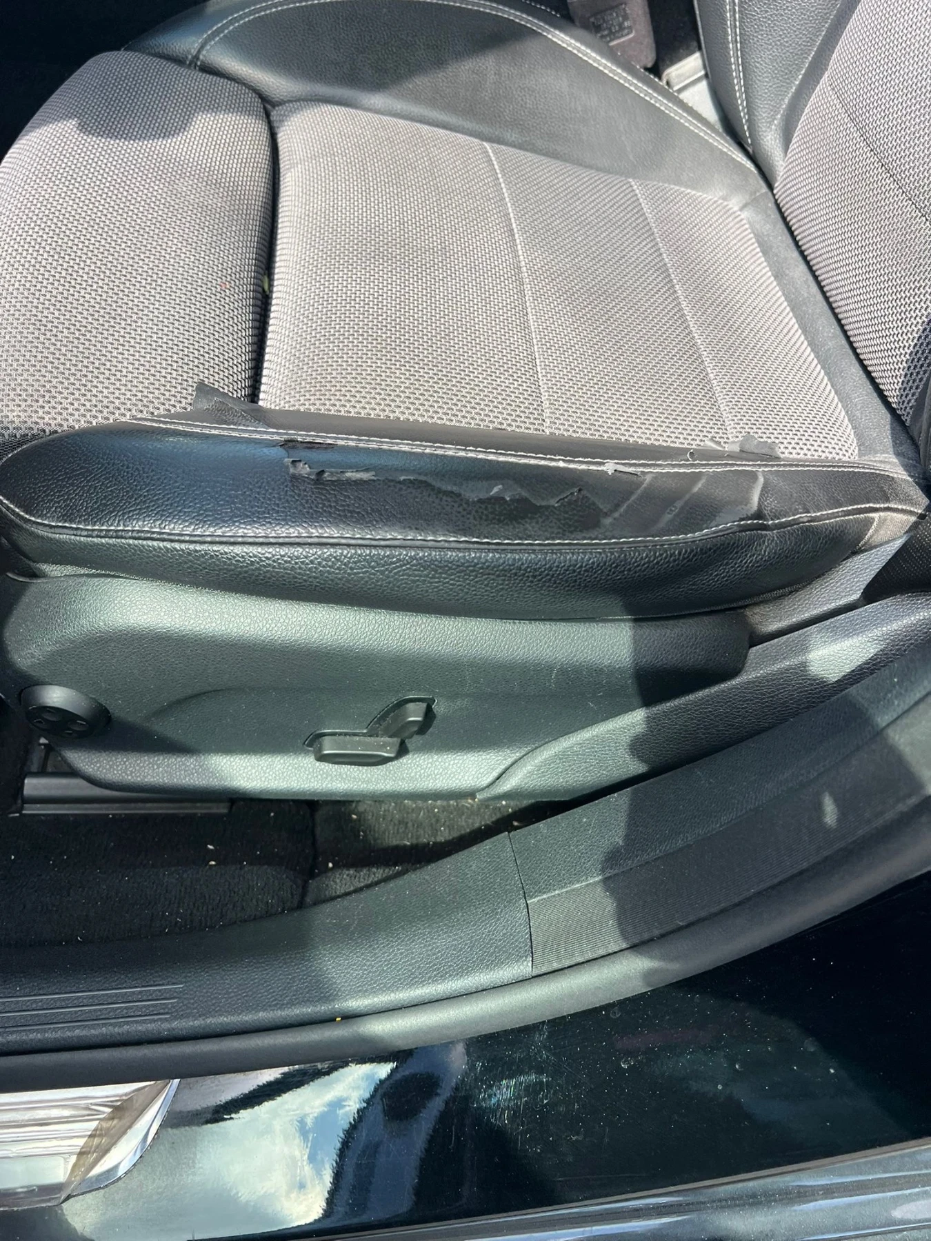 Mercedes-Benz E 220 Auto Premium, снимка 12 - Автомобили и джипове - 54155815