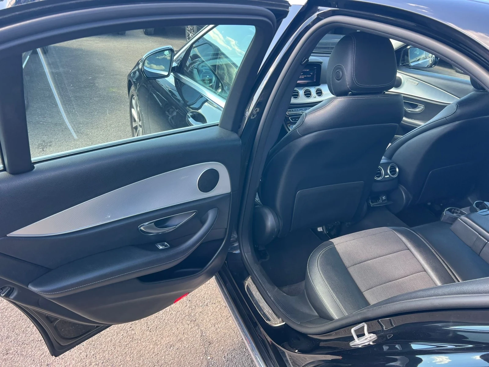 Mercedes-Benz E 220 Auto Premium, снимка 13 - Автомобили и джипове - 54155815