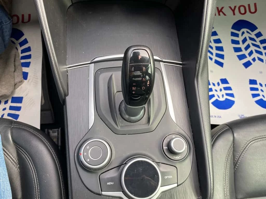 Alfa Romeo Giulia 4dr Sdn AWD /CARFAX/Подгрев/Панорама/, снимка 12 - Автомобили и джипове - 54228200