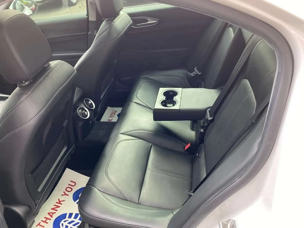 Alfa Romeo Giulia 4dr Sdn AWD /CARFAX/Подгрев/Панорама/, снимка 9 - Автомобили и джипове - 54228200