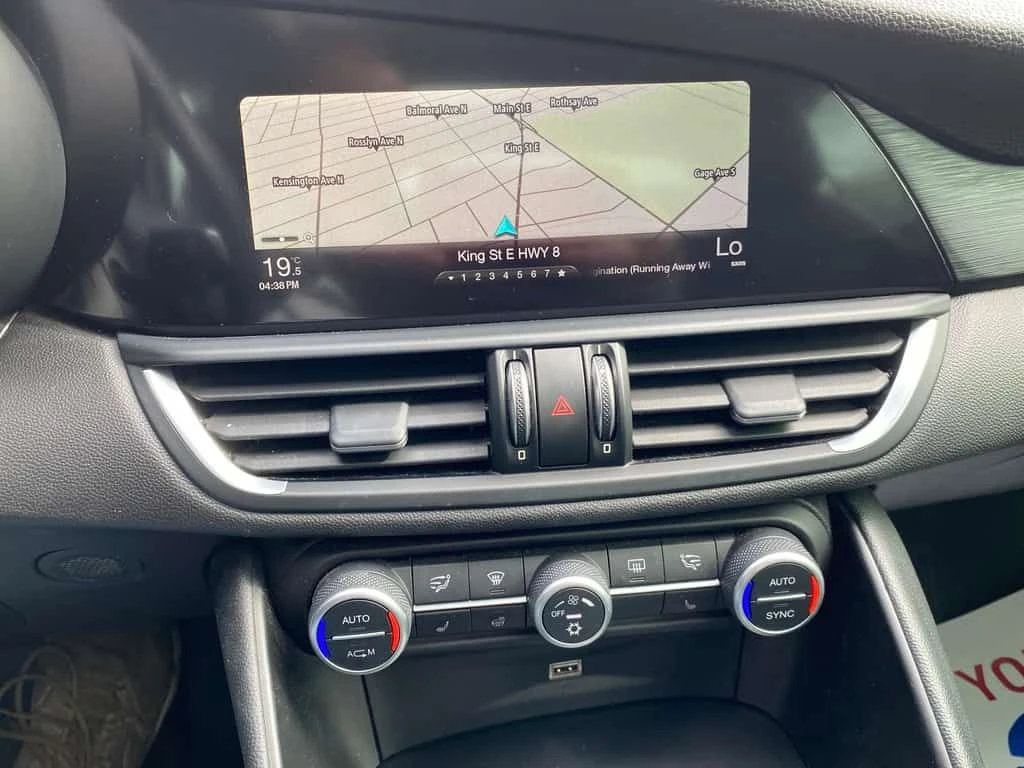 Alfa Romeo Giulia 4dr Sdn AWD /CARFAX/Подгрев/Панорама/, снимка 11 - Автомобили и джипове - 54228200