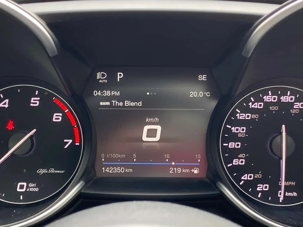 Alfa Romeo Giulia 4dr Sdn AWD /CARFAX/Подгрев/Панорама/, снимка 6 - Автомобили и джипове - 54228200