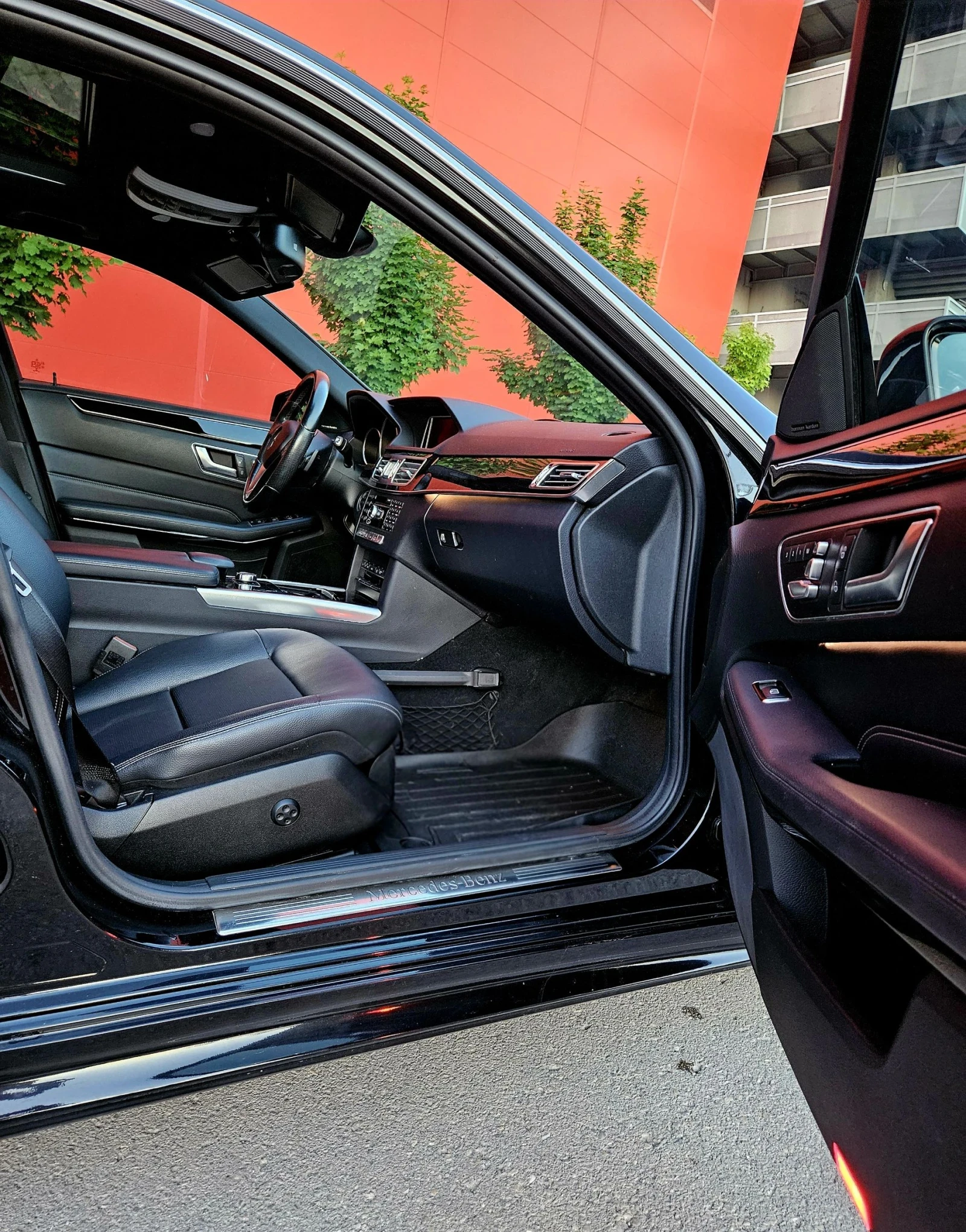 Mercedes-Benz E 250 Bluetec AMG FACELIFT 360  PANORAMA, снимка 9 - Автомобили и джипове - 54520621