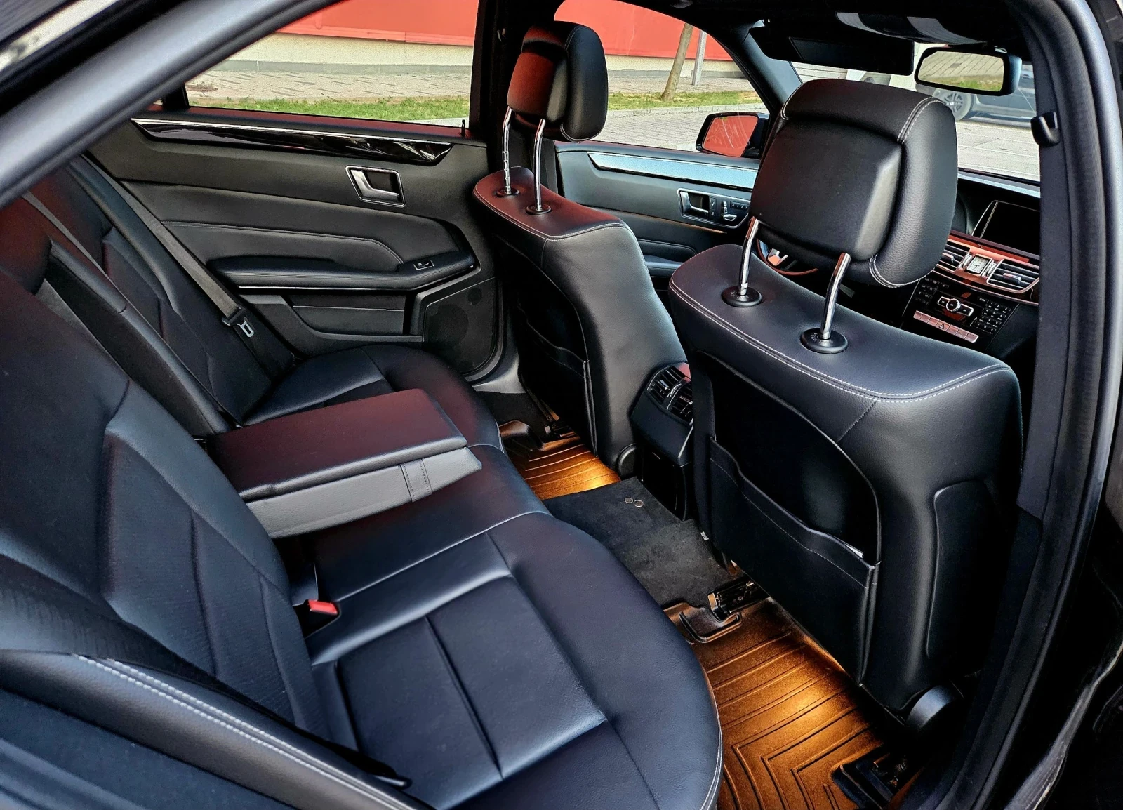 Mercedes-Benz E 250 Bluetec AMG FACELIFT 360  PANORAMA, снимка 10 - Автомобили и джипове - 54520621