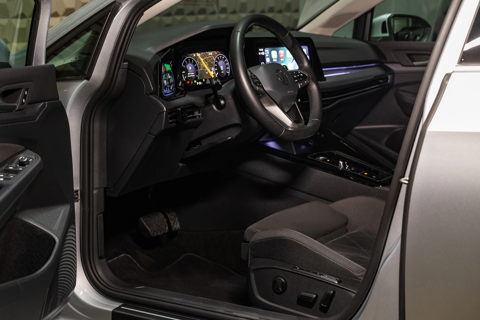 VW Golf 8 Variant | 1.5 TSI | IQ.Light LED | , снимка 7 - Автомобили и джипове - 55530790