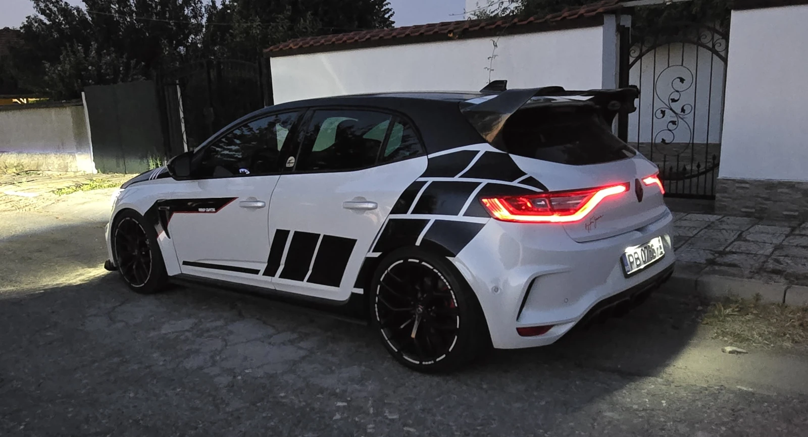 Renault Megane RS TROPHY, снимка 12 - Автомобили и джипове - 55980082