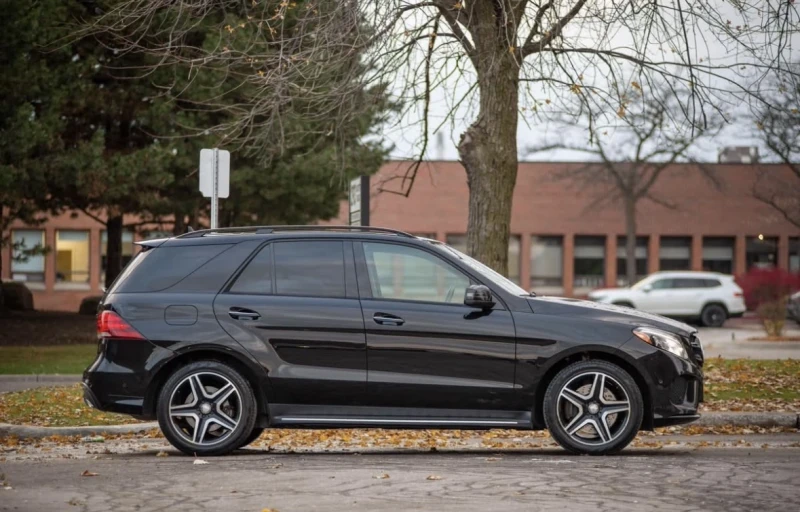 Mercedes-Benz GLE 400 * * AMG PACK* * CARFAX* * АВТОКРЕДИТ* * , снимка 4 - Автомобили и джипове - 52823909