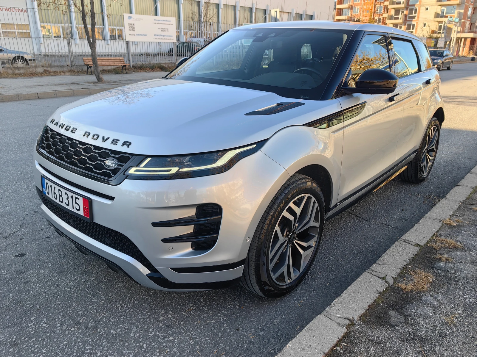 Land Rover Range Rover Evoque 2.0TD4 180кс. R-Dynamic 4х4 360 - изображение 2