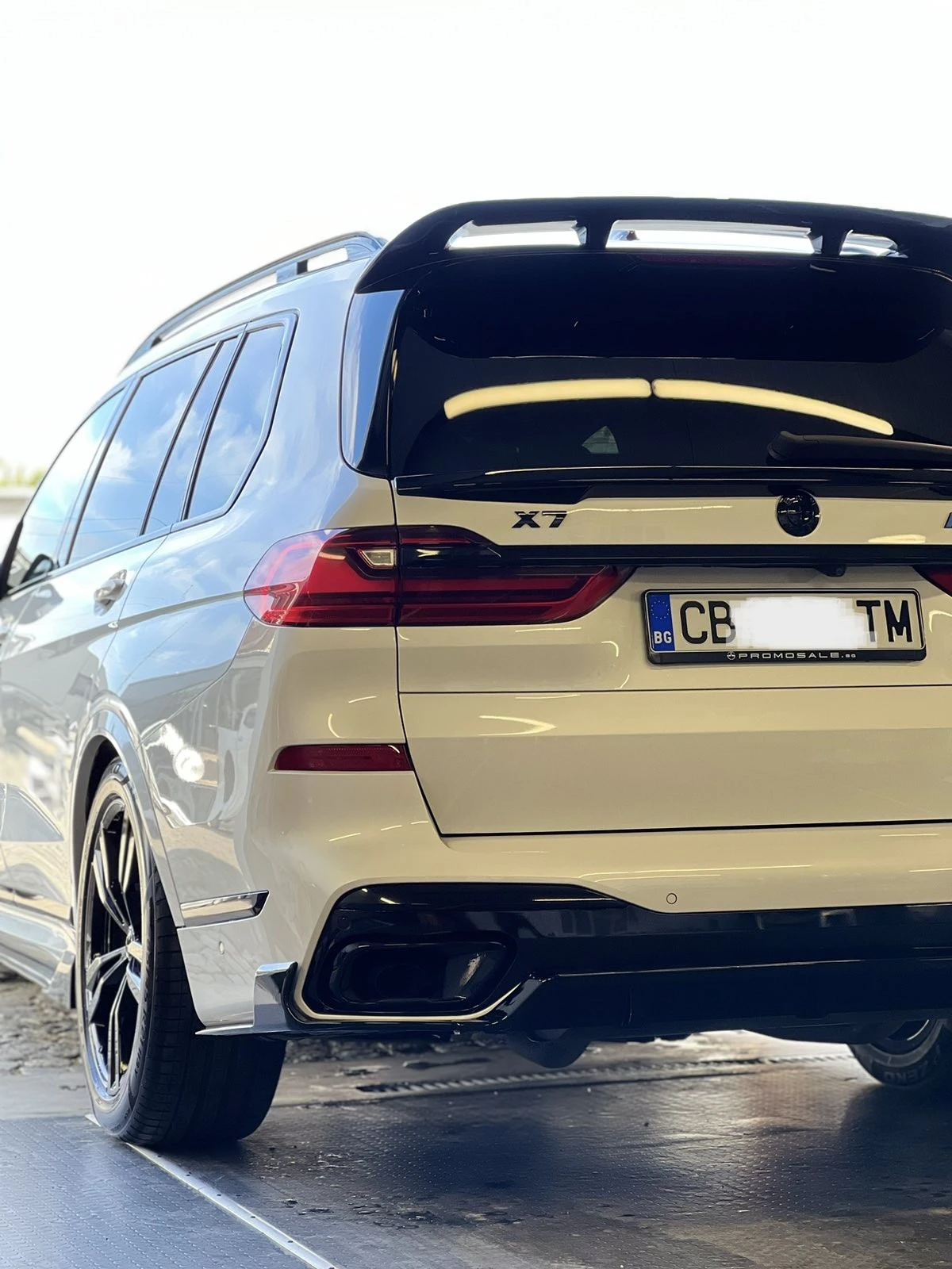 BMW X7 M50d - White Thunder Edition - изображение 4