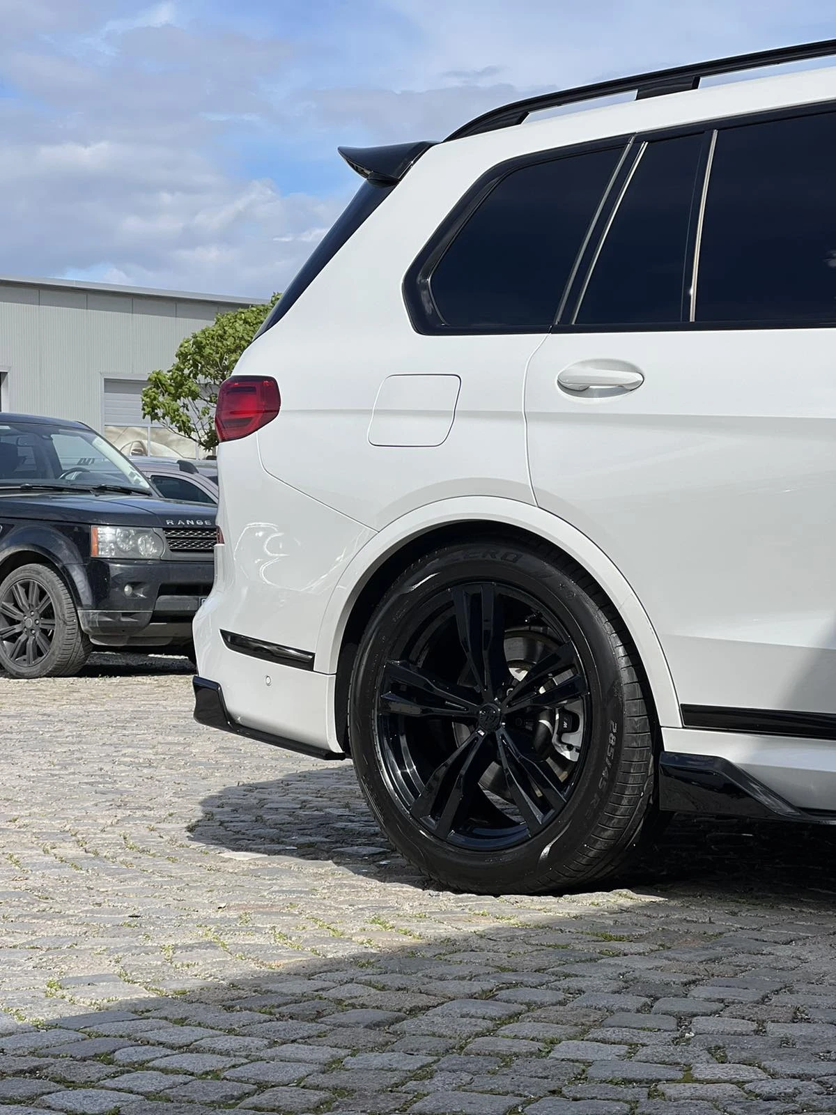 BMW X7 M50d - White Thunder Edition - изображение 5