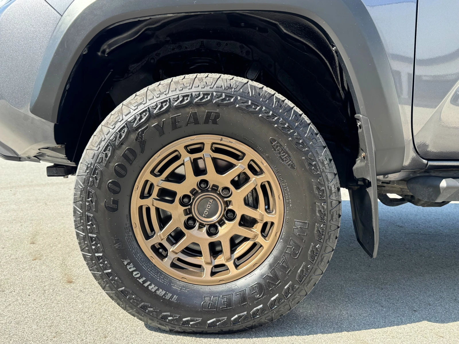 Toyota Tacoma * * DOUBLE CAB SB * * * CARFAX * * АВТО КРЕДИТ * * - изображение 9