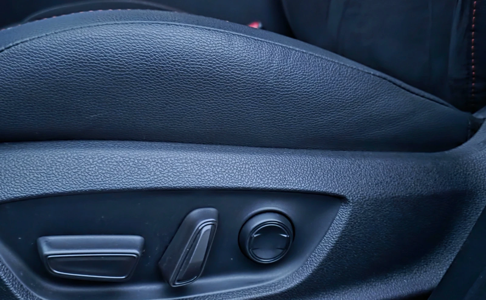 Toyota C-HR 223Hp/GR Plug-in/360* /Head up/230V/20, снимка 8 - Автомобили и джипове - 54208371