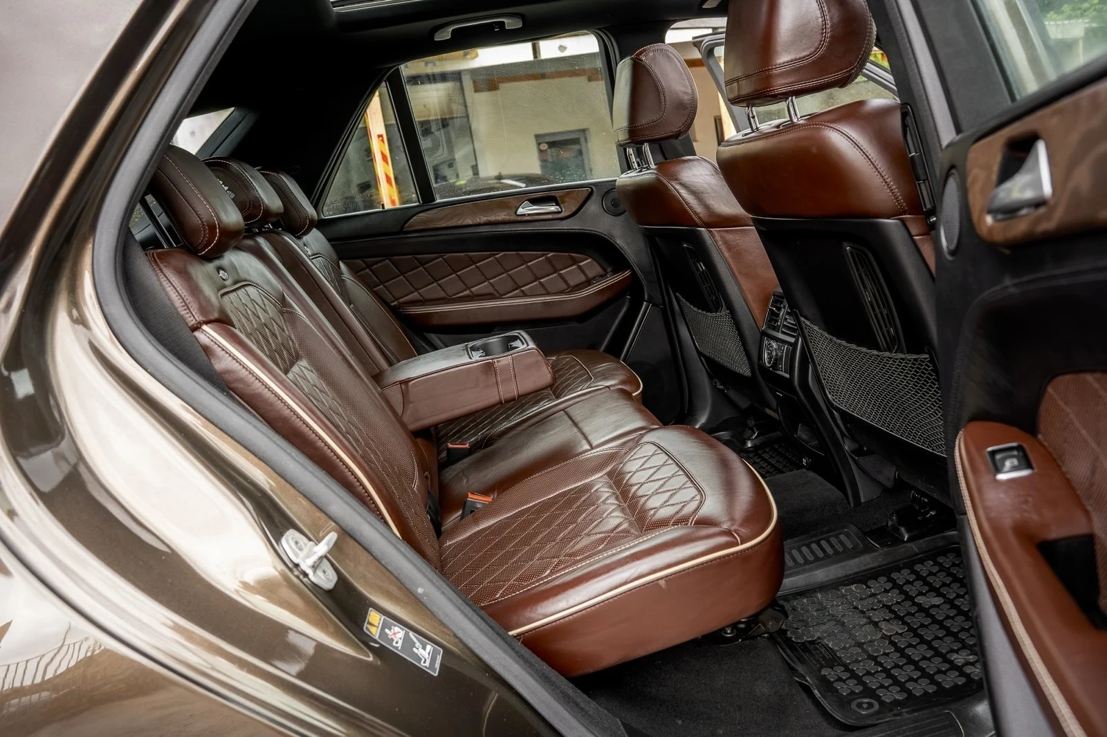 Mercedes-Benz ML 350 BlueTEC-AMG-DESIGNO-EDITION1-PANO-DISTR-ОБДУХ-FULL, снимка 17 - Автомобили и джипове - 55215345