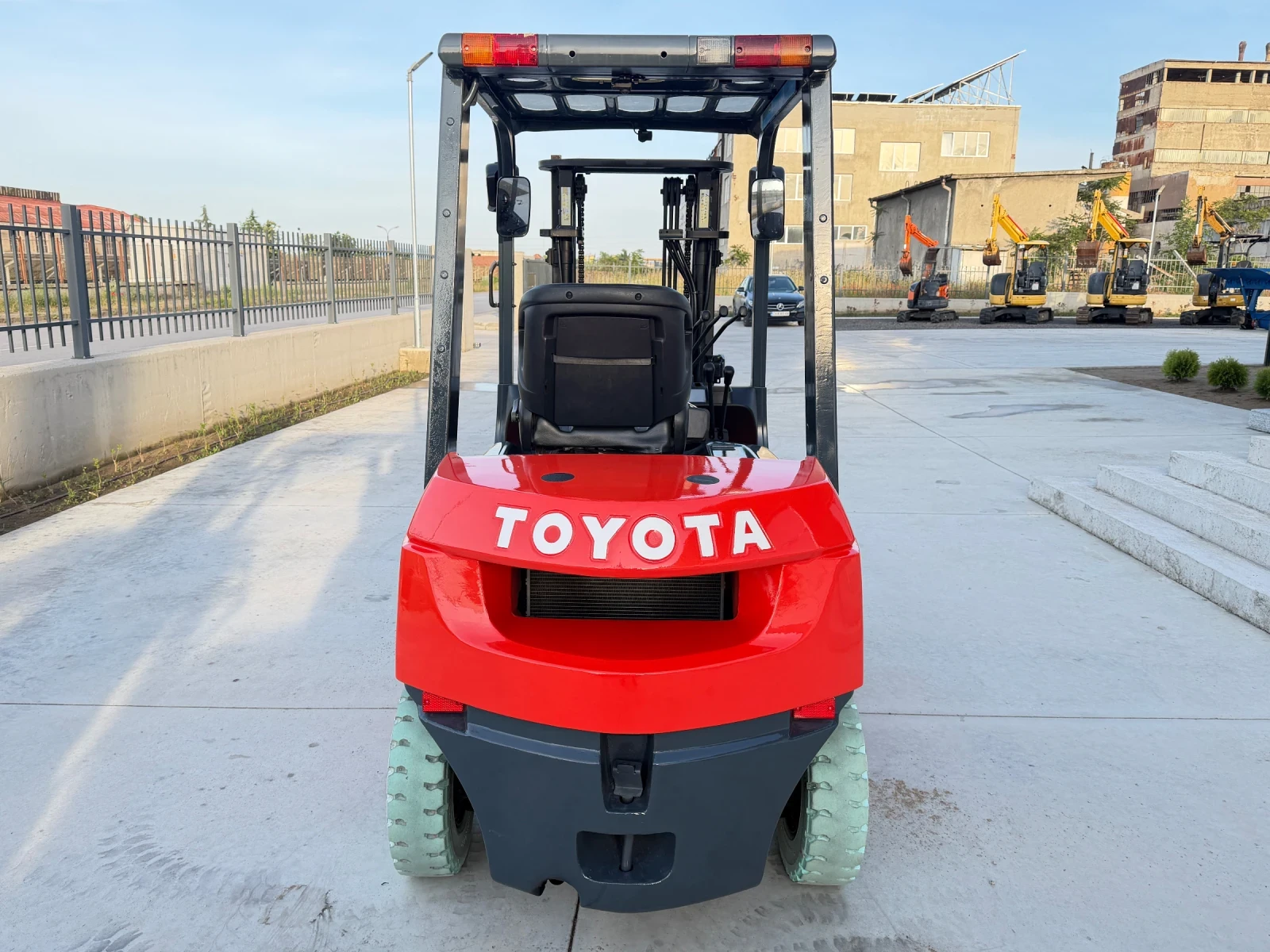 Мотокар Toyota 2 Тона / ИЗРАВНИТЕЛ и ПОЗИЦИОНЕР / ПЕРФЕКТЕН, снимка 4 - Индустриална техника - 53631991