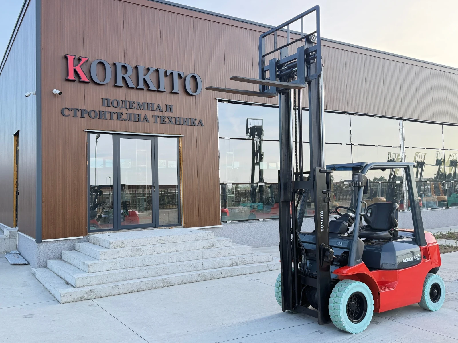 Мотокар Toyota 2 Тона / ИЗРАВНИТЕЛ и ПОЗИЦИОНЕР / ПЕРФЕКТЕН, снимка 14 - Индустриална техника - 53631991