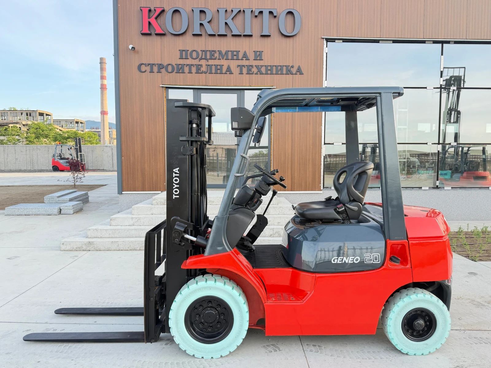 Мотокар Toyota 2 Тона / ИЗРАВНИТЕЛ и ПОЗИЦИОНЕР / ПЕРФЕКТЕН, снимка 2 - Индустриална техника - 53631991