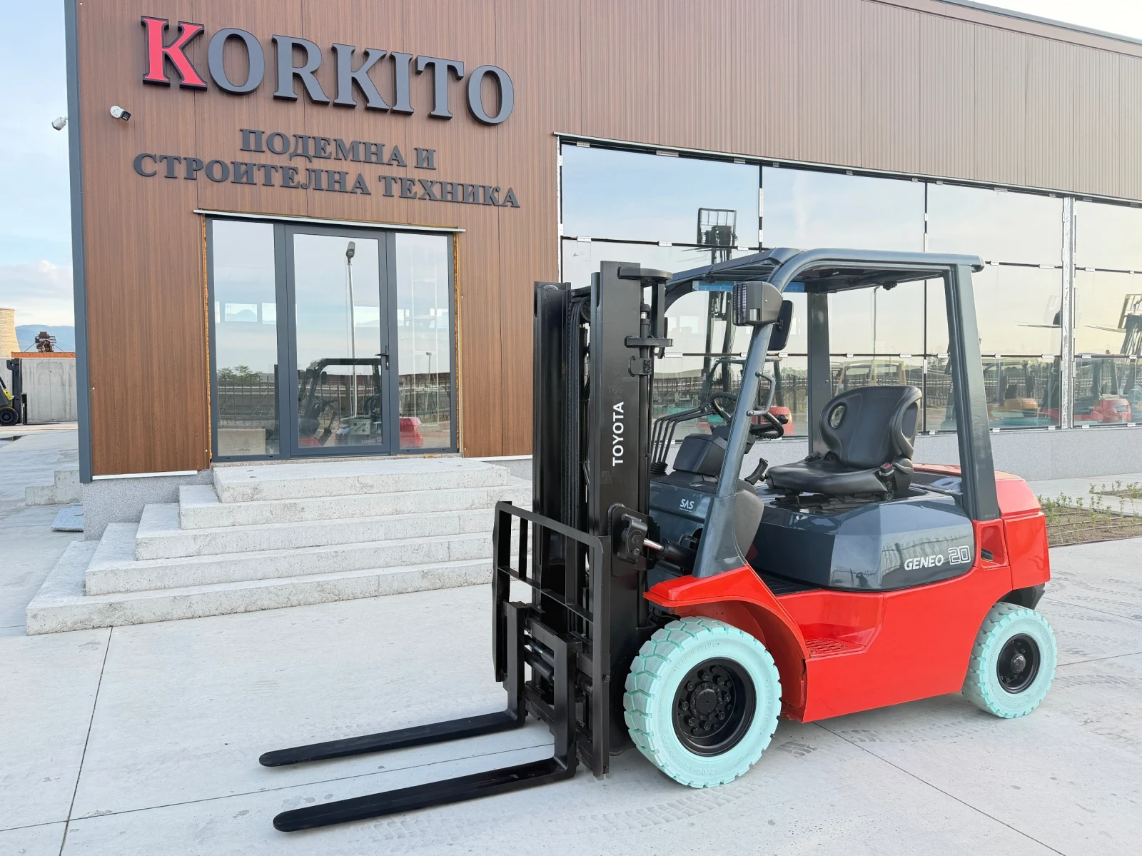 Мотокар Toyota 2 Тона / ИЗРАВНИТЕЛ и ПОЗИЦИОНЕР / ПЕРФЕКТЕН