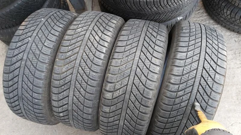 Гуми Зимни 205/55R16, снимка 2 - Гуми и джанти - 27725768