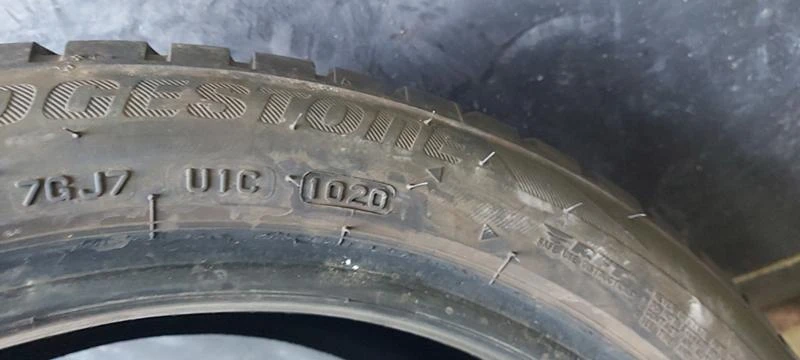 Гуми Зимни 225/45R18, снимка 7 - Гуми и джанти - 34707547