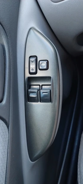 Toyota Yaris 1.3 VVT-i (86к.с.) с 3 врати, снимка 8