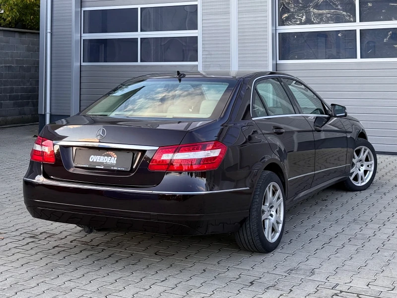 Mercedes-Benz E 220 D* ELEGANCE* TOP* ЛИЗИНГ, снимка 4 - Автомобили и джипове - 51945522