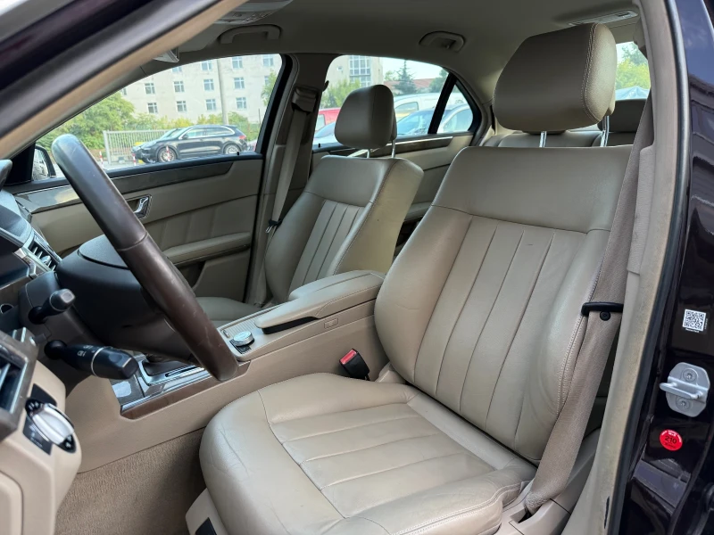 Mercedes-Benz E 220 D* ELEGANCE* TOP* ЛИЗИНГ, снимка 12 - Автомобили и джипове - 51945522