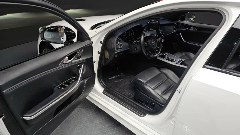 Kia Stinger 3.3T 2WD GT, снимка 10 - Автомобили и джипове - 52688912