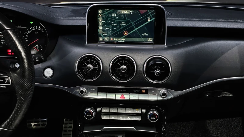 Kia Stinger 3.3T 2WD GT, снимка 13 - Автомобили и джипове - 52688912