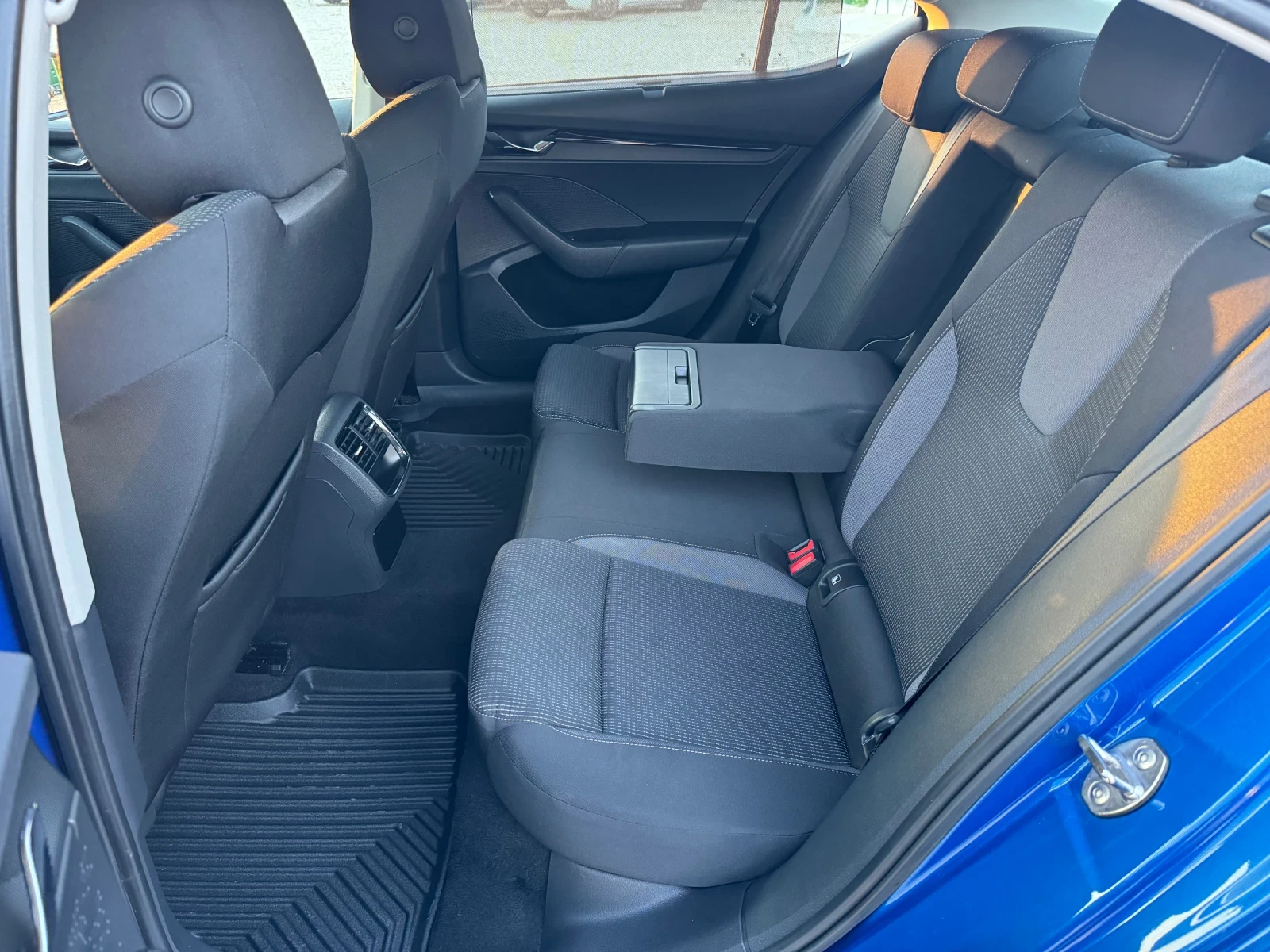 Skoda Octavia Digital, Седан, Дистроник, Камера, 150к.с - изображение 9