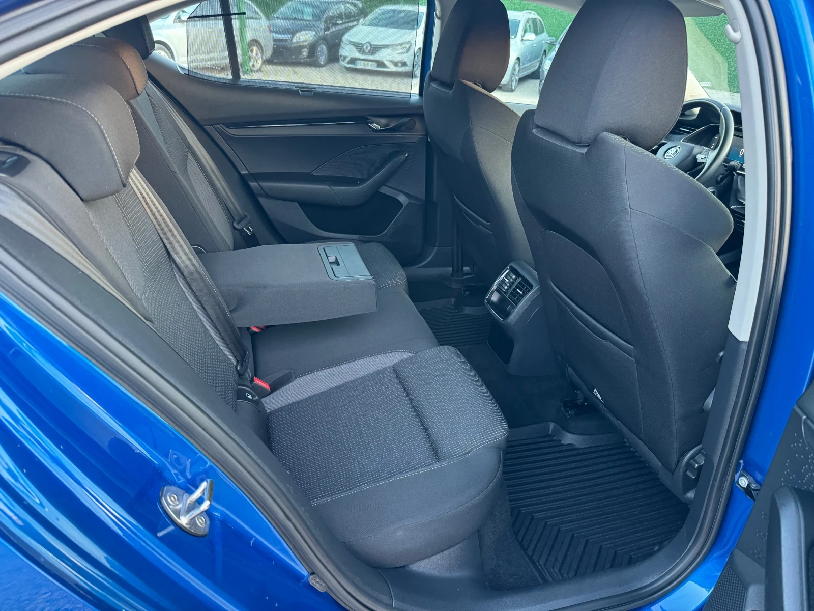 Skoda Octavia Digital, Седан, Дистроник, Камера, 150к.с - изображение 10